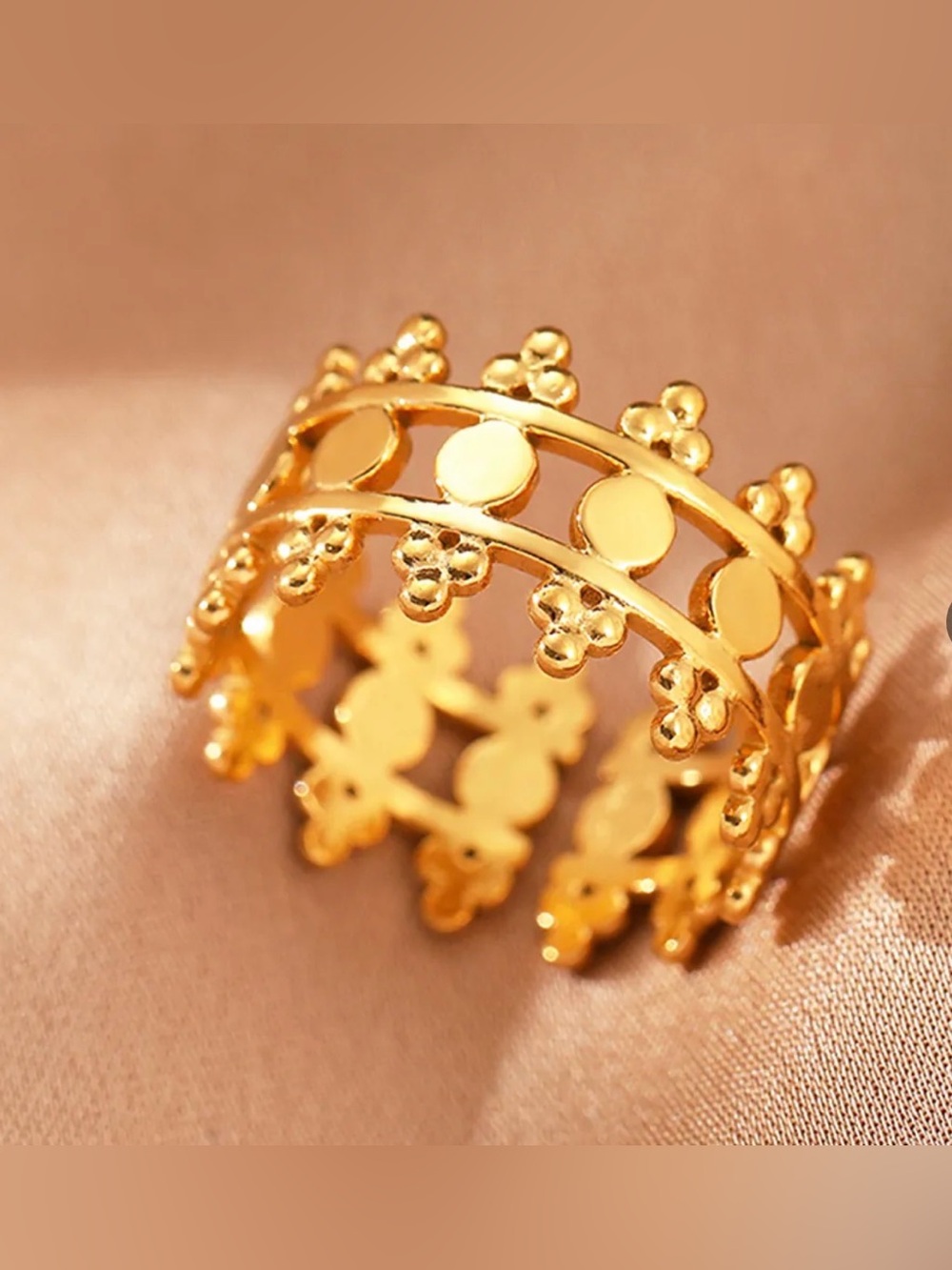 Elegant Gold Filigree Openwork Women's Ring - Unbranded
